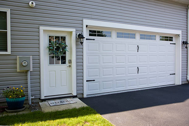 24/7 Emergency Garage Door Panel Replacement experts in Dover Base Housing, DE